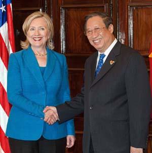 B�o Mỹ cho rằng chuyến đi của b� ngoại trưởng Mỹ sang H� Nội th�ng 7 -2010 giống như chuyến đi của ngoại trưởng Kissinger sang Bắc Kinh cuối năm 1971