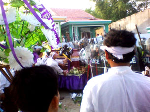 C�ng an đ�n �p đ�m tang của b� cụ maria Đặng Thị T�n.