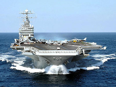 USS George Washington l� t�u s�n bay chạy bằng năng lượng hạt nh�n.